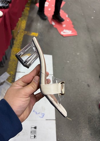 Beyaz Stiletto Topuklu Kadın Terlik - Görsel 4