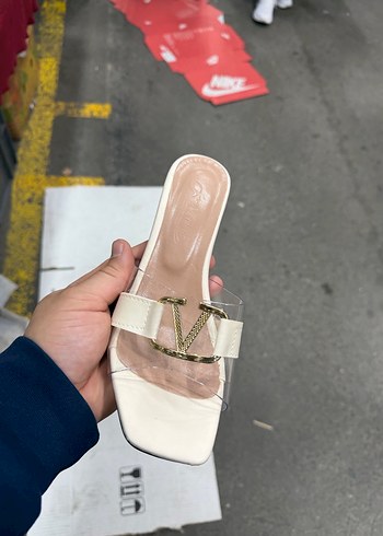 Beyaz Stiletto Topuklu Kadın Terlik - Görsel 2