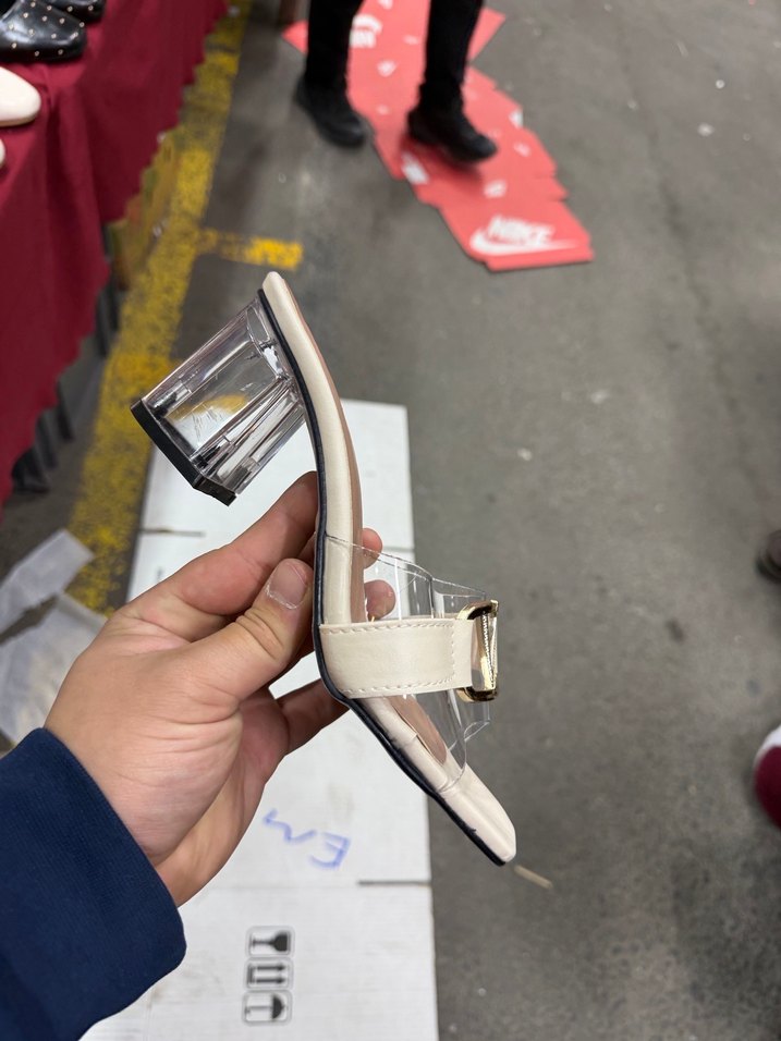 Beyaz Stiletto Topuklu Kadın Terlik - Görsel 4