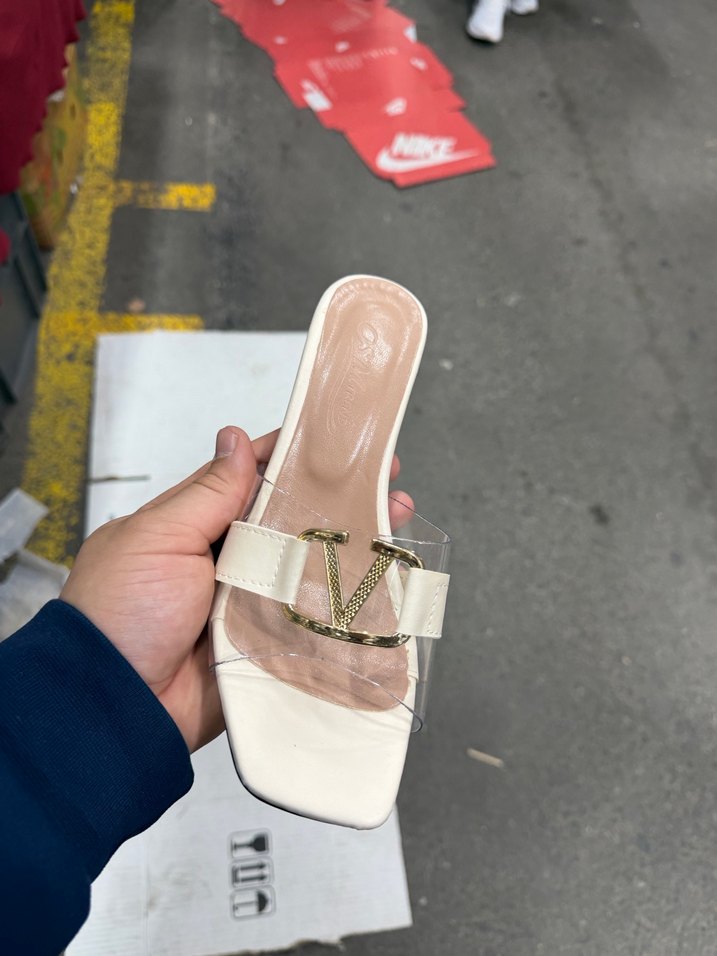 Beyaz Stiletto Topuklu Kadın Terlik - Görsel 2