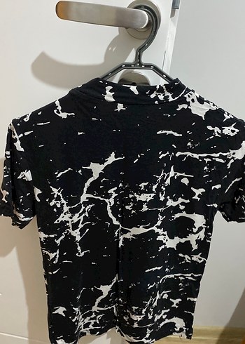 Kadın Siyah Batik Desenli Kısa Kollu Bluz - Görsel 2