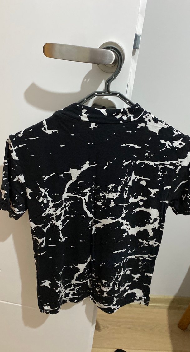 Kadın Siyah Batik Desenli Kısa Kollu Bluz - Görsel 2