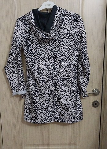 Düğmeli Yılan Desenli Midi Kadın Yağmurluk - Görsel 2