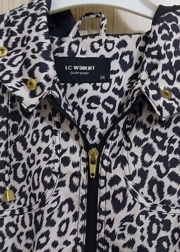 Düğmeli Yılan Desenli Midi Kadın Yağmurluk - Görsel 3