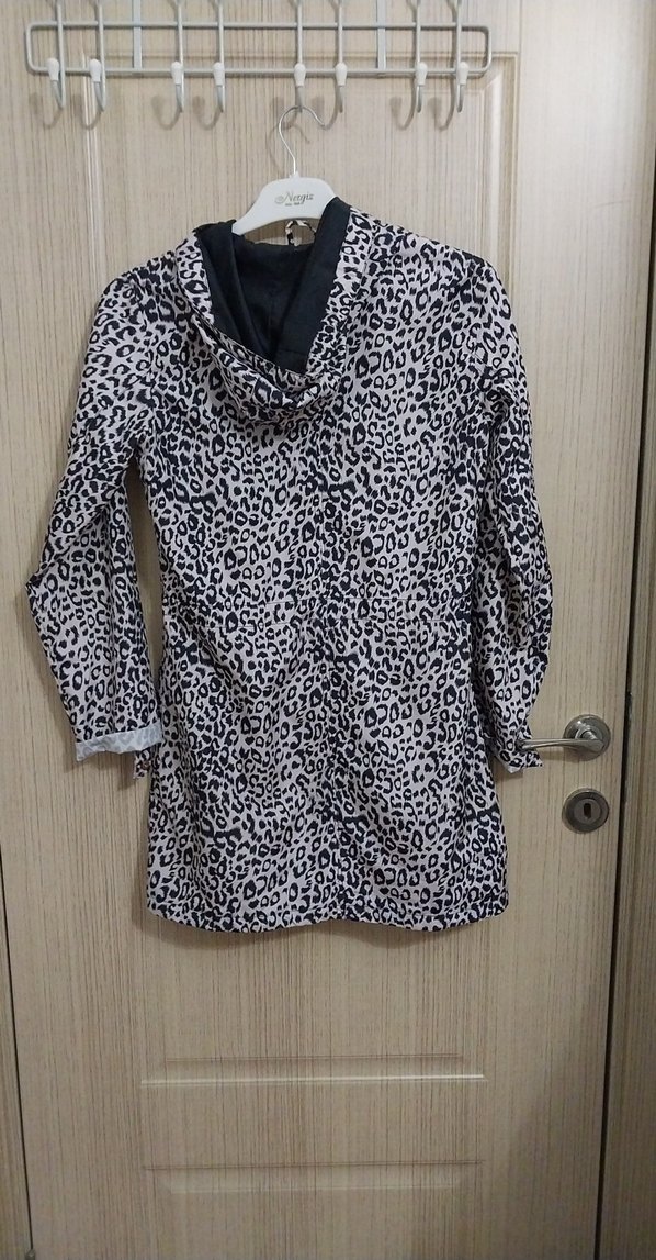 Düğmeli Yılan Desenli Midi Kadın Yağmurluk - Görsel 2