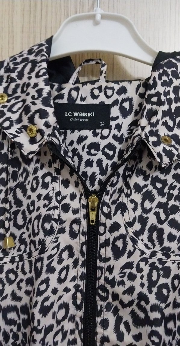 Düğmeli Yılan Desenli Midi Kadın Yağmurluk - Görsel 3