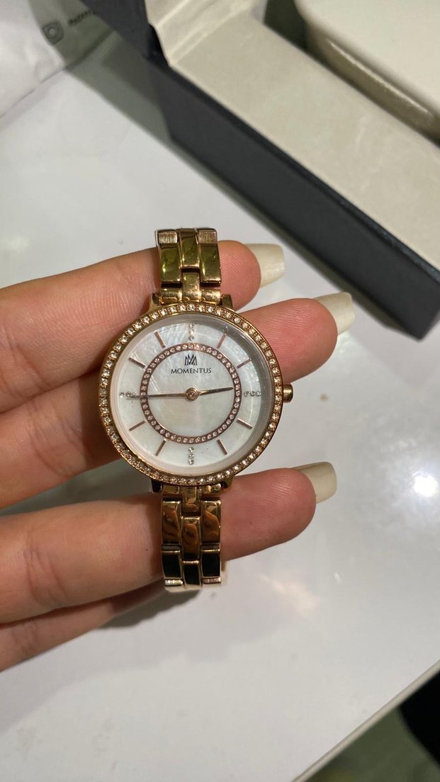 Parlak Altın Klasik Kadın Kol Saati - Görsel 3