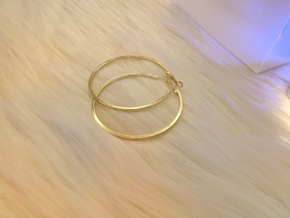 Altın Renkli Midi Halka Küpe - Görsel 2