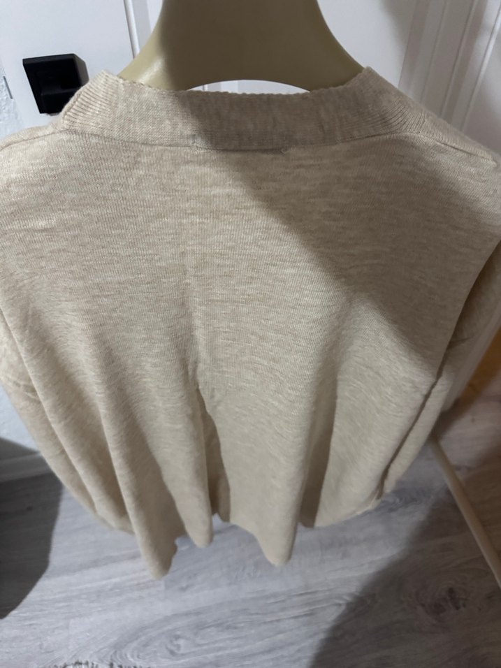 Bej Düğmeli Kadın Hırka - Görsel 4