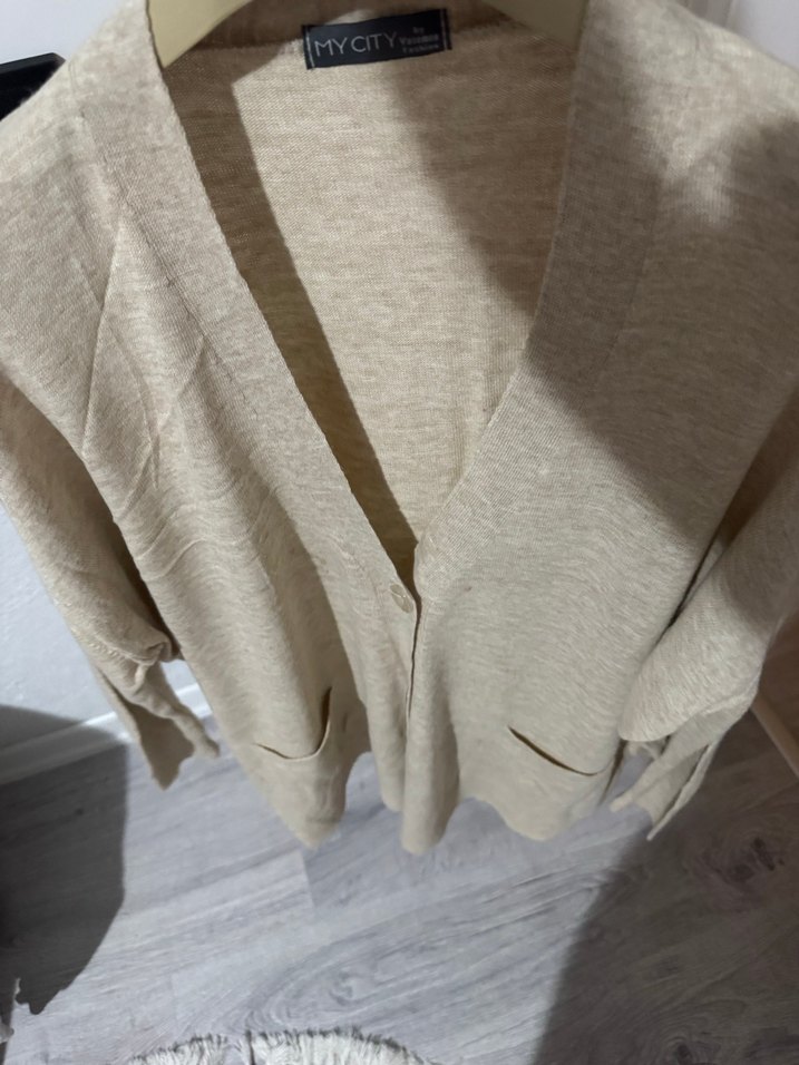 Bej Düğmeli Kadın Hırka - Görsel 3