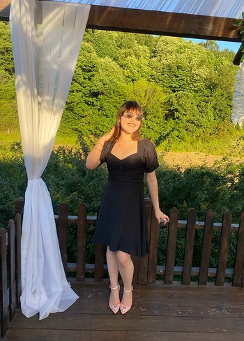 V Yaka Drapeli Siyah Midi Elbise - Görsel 4