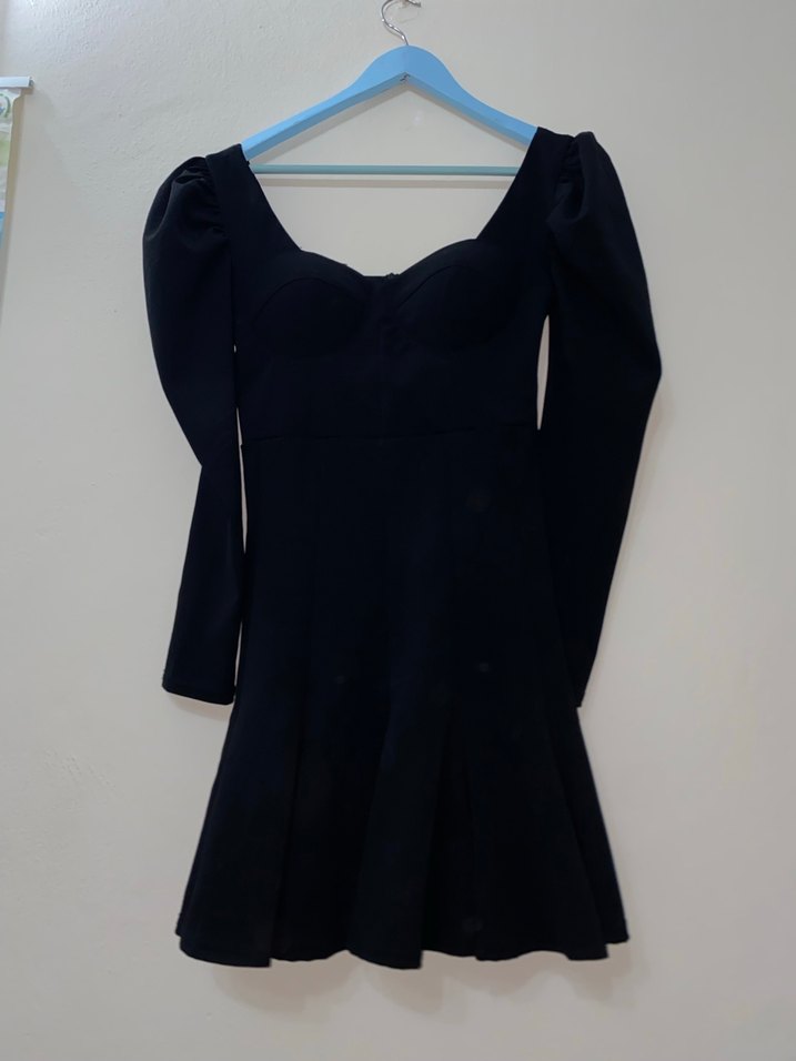 Siyah V Yakalı Piliseli Midi Elbise - Görsel 2