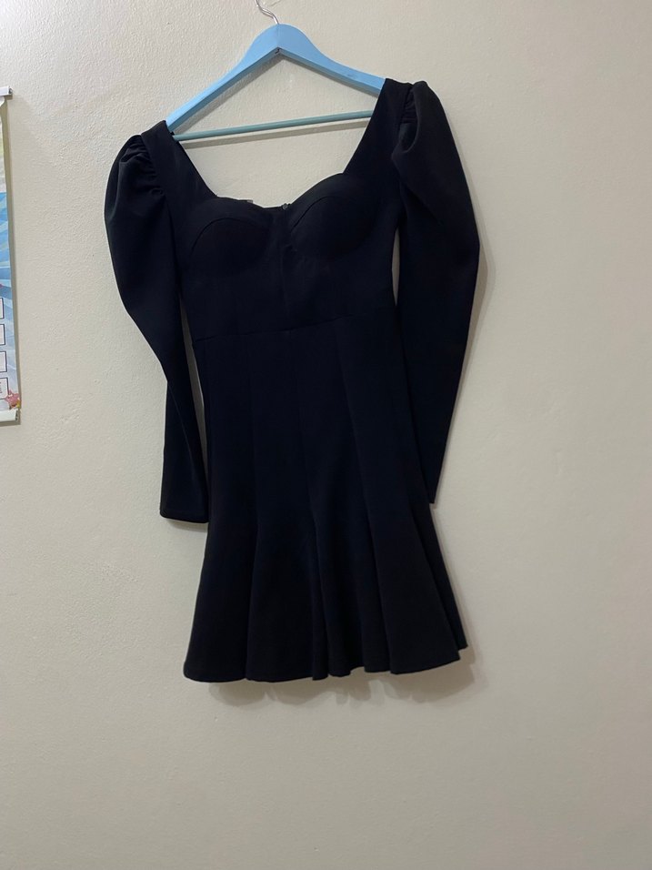 Siyah V Yakalı Piliseli Midi Elbise - Görsel 4