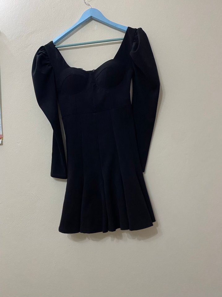 Siyah V Yakalı Piliseli Midi Elbise - Görsel 5