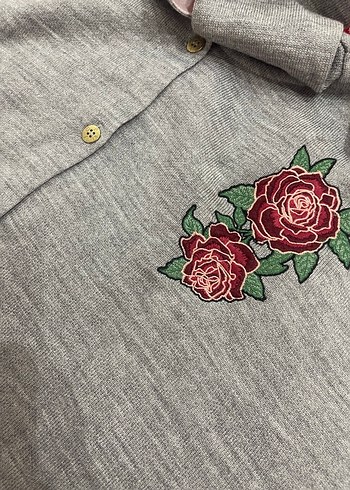 Düğmeli, Nakışlı Gri Kız Panço - Görsel 3