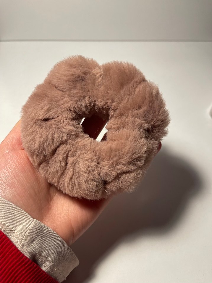 Bej Kürklü Kadın Saç Tokası - Görsel 2