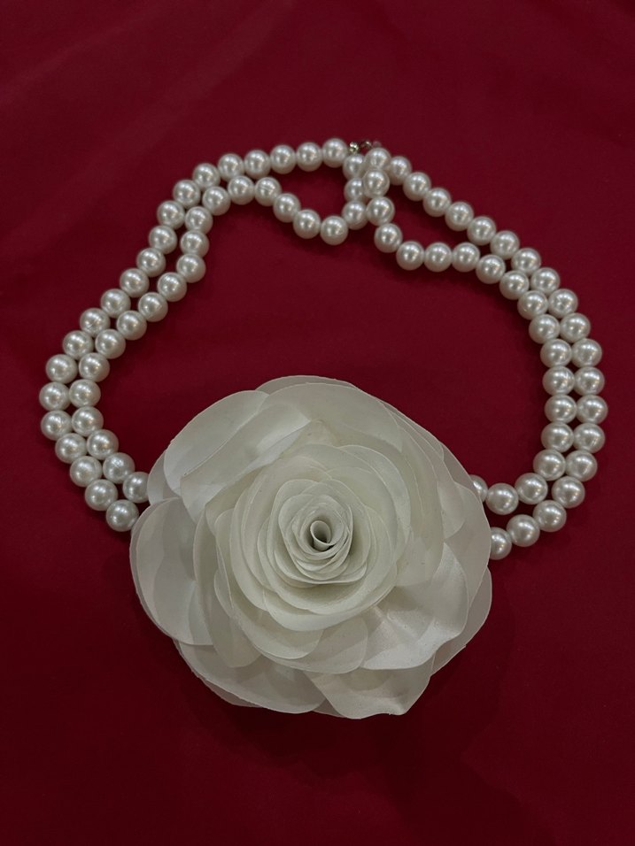 Çiçek Detaylı Uzun İnci Kolye - Görsel 3