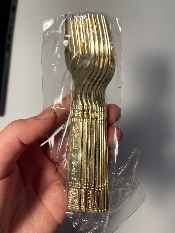 Parlak Altın Renkli Plastik Çatal Seti - Görsel 2