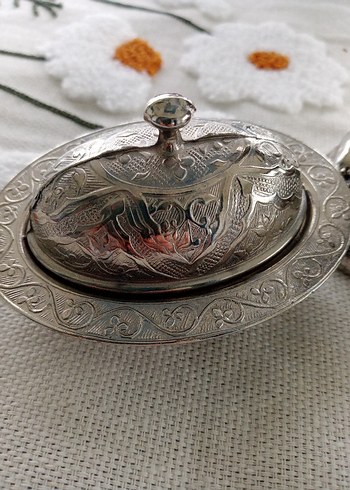 dekoratif şamdan ve yanındaki ürünler - Görsel 2