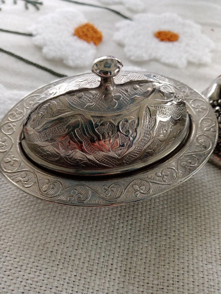 dekoratif şamdan ve yanındaki ürünler - Görsel 2