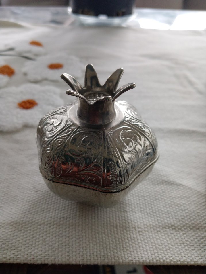 dekoratif şamdan ve yanındaki ürünler - Görsel 4