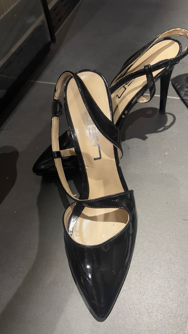 Tokalı Siyah Rugan Stiletto Kadın Ayakkabı - Görsel 2