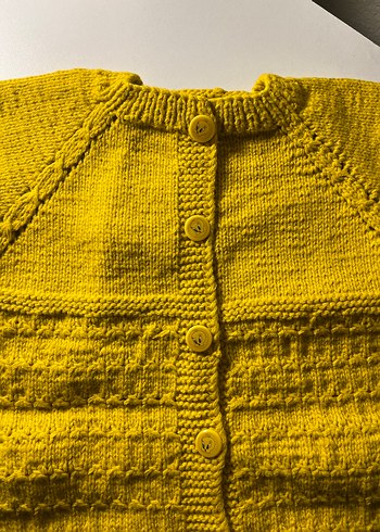 Kız Çocuk Sarı Düğmeli Örgü Süveter - Görsel 2