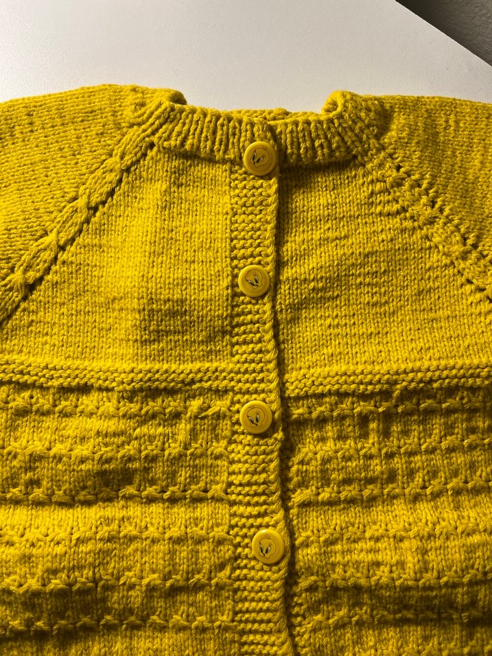 Kız Çocuk Sarı Düğmeli Örgü Süveter - Görsel 2