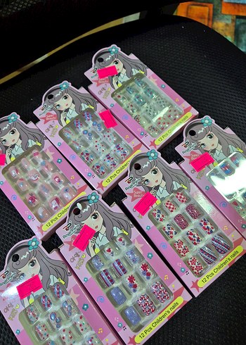 Çocuklar için 12 Parça Renkli Tırnak Süsü - Görsel 8