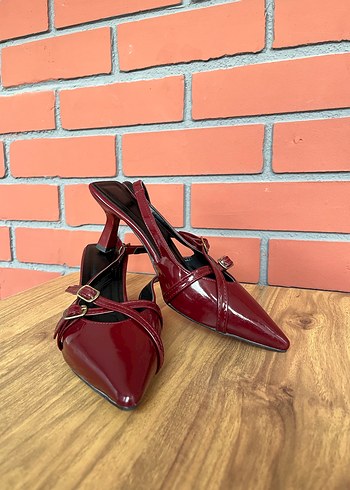 Kırmızı Parlak Tokalı Stiletto Topuklu Kadın Ayakkabı - Görsel 3