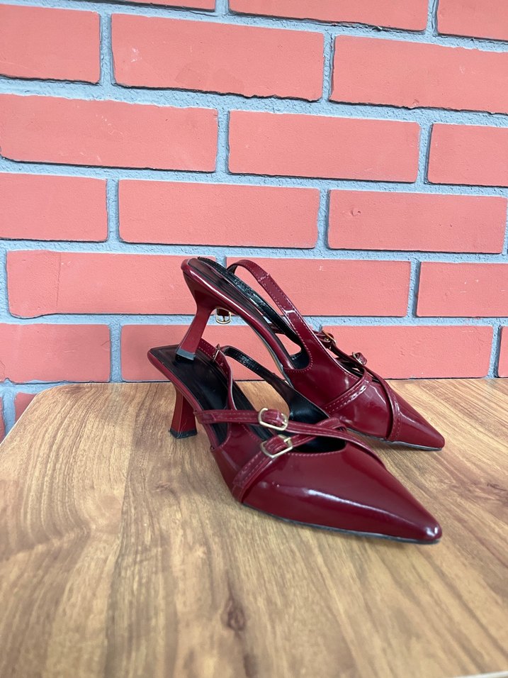 Kırmızı Parlak Tokalı Stiletto Topuklu Kadın Ayakkabı - Görsel 4