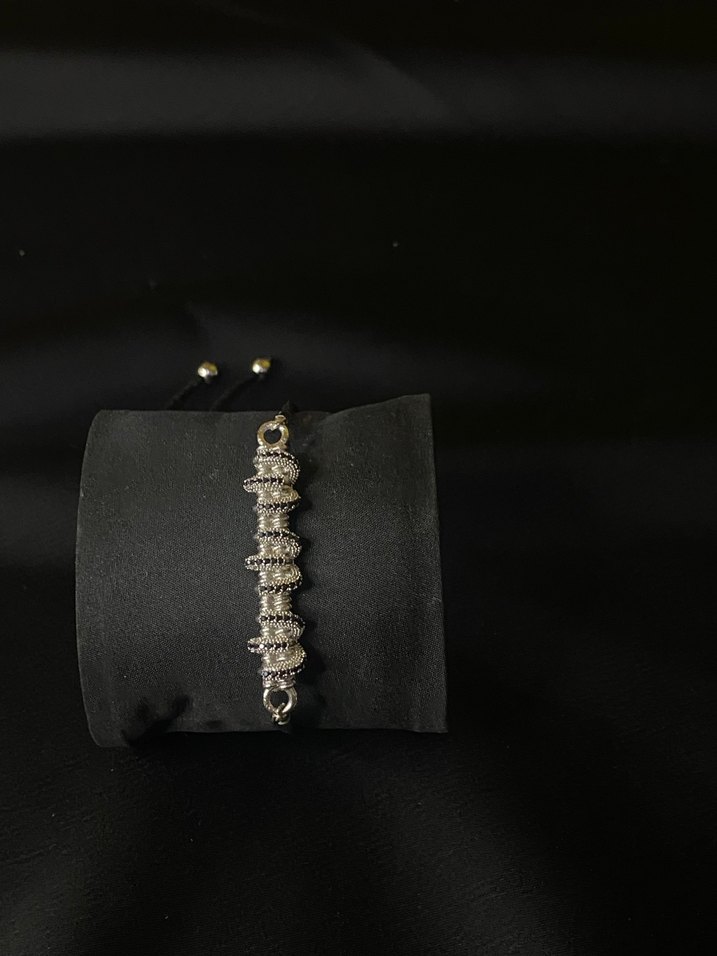 Zincir Detaylı Siyah Yılan Desenli Bileklik - Görsel 2