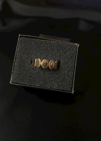 Kemer Detaylı Altın Renkli Kadın Yüzük - Görsel 2