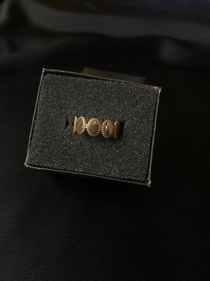 Kemer Detaylı Altın Renkli Kadın Yüzük - Görsel 2