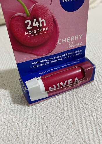 Nivea Kırmızı Parlak Dudak Balsamı - Görsel 3