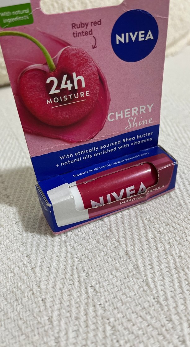 Nivea Kırmızı Parlak Dudak Balsamı - Görsel 3