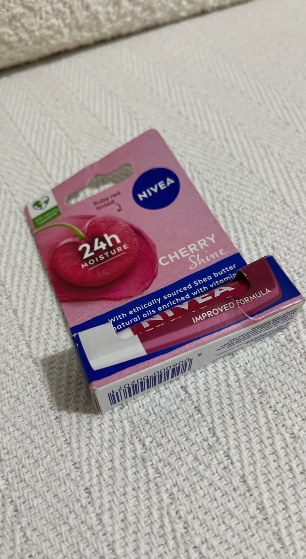 Nivea Kırmızı Parlak Dudak Balsamı - Görsel 2
