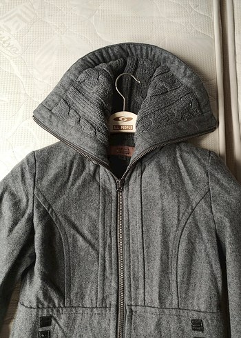 Kapüşonlu Gri Kadın Kaban - Görsel 3