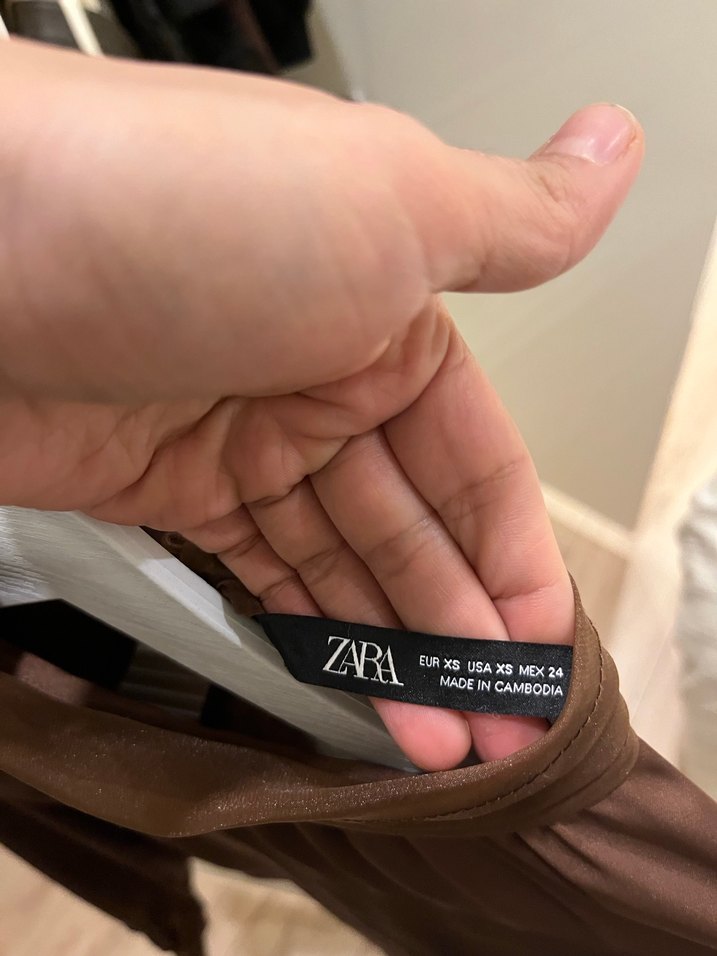 Zara Kahverengi Drapeli Yüksek Yakalı Bluz - Görsel 4