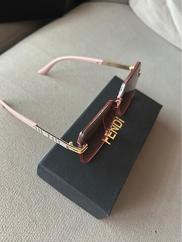 Ray Ban Pembe renk kahverengi camlı gözlük