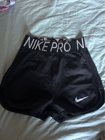 s Beden Nike pro şort
