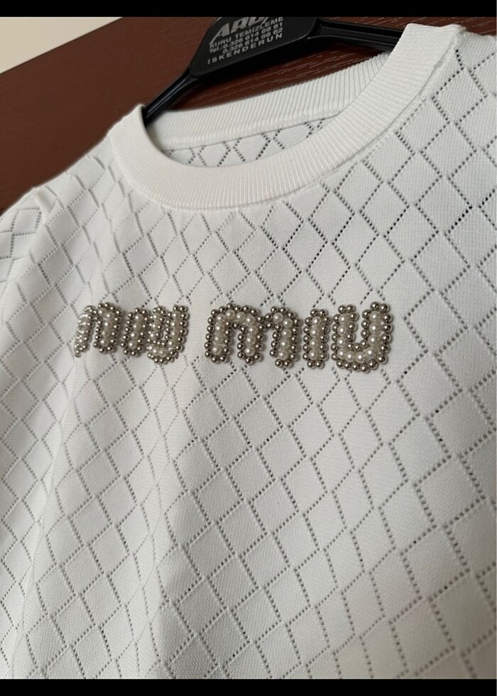 Miu miu inci detaylı üst - Görsel 4