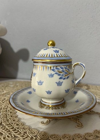 İşlemeli Taç Desenli Kapaklı Fincan ve Tabak - Görsel 6