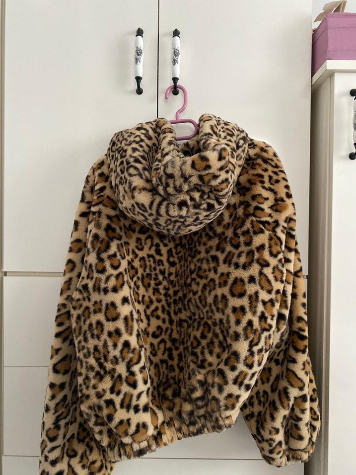 Kapüşonlu Leopar Desenli Suni Kürk Ceket - Görsel 3