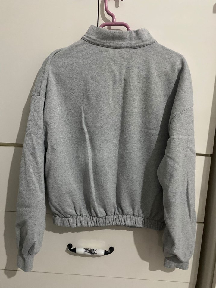 Gri Fermuarlı Kadın Crop Sweatshirt - Görsel 3