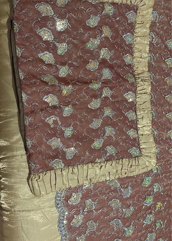 İşlemeli Parlak Altın Renk Yatak Örtüsü - Görsel 8