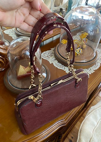 Bordo Yılan Desenli Zincir Detaylı Deri Çanta - Görsel 2