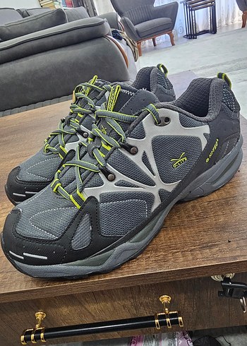 Hi-Tec marka V-Lite serisi outdoor/trekking ayakkabısıdır. - Görsel 3