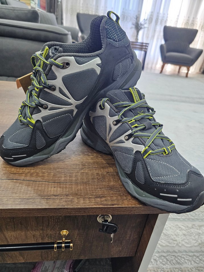 Hi-Tec marka V-Lite serisi outdoor/trekking ayakkabısıdır. - Görsel 5