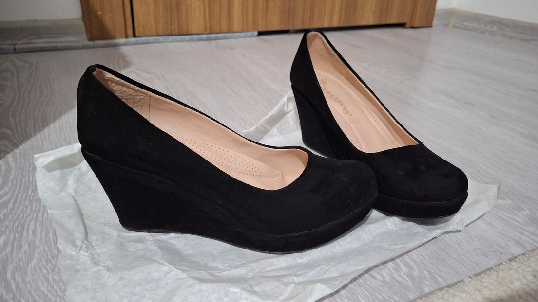 Siyah Süet Dolgu Topuk Kadın Ayakkabı - Görsel 2